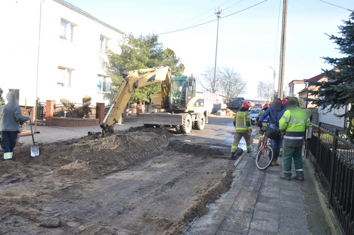 Ewakuowano 18 osób przez uszkodzoną rurę gazową [ZDJĘCIA]