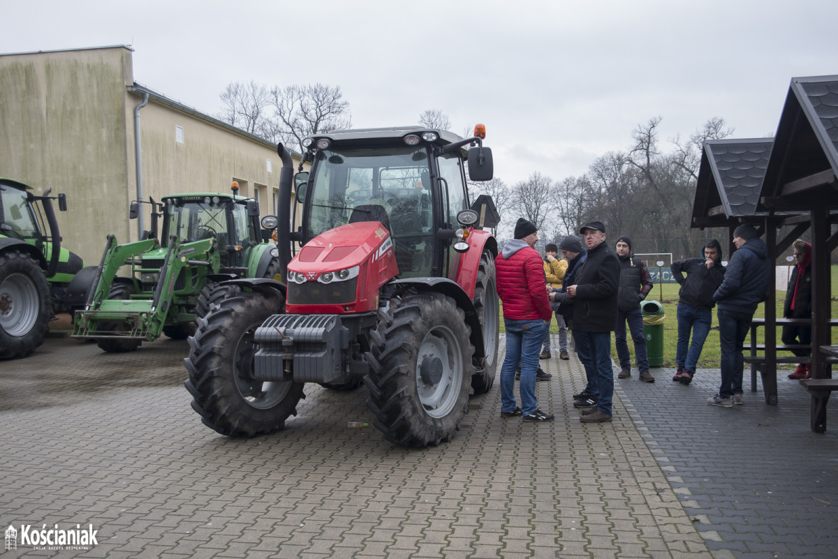 Rolnicy wyjechali traktorami na drogi [ZDJĘCIA]