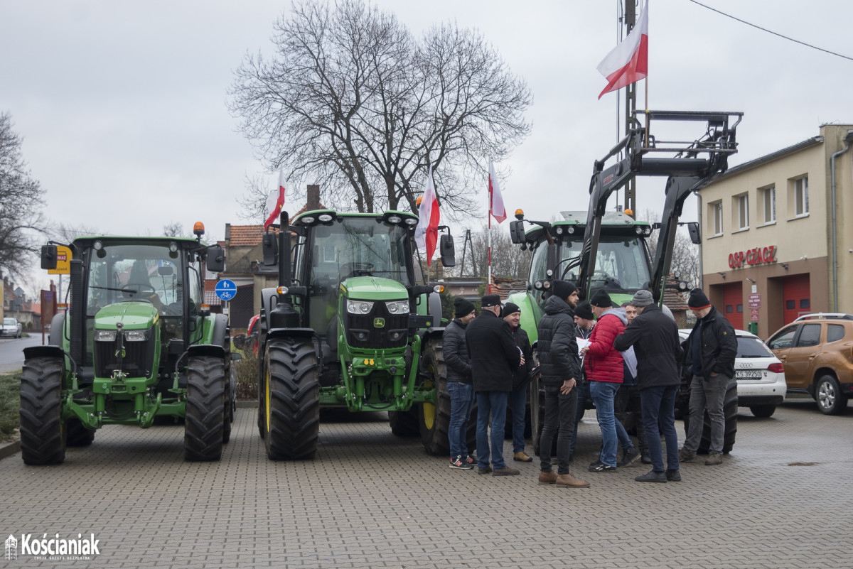 Rolnicy wyjechali traktorami na drogi [ZDJĘCIA]