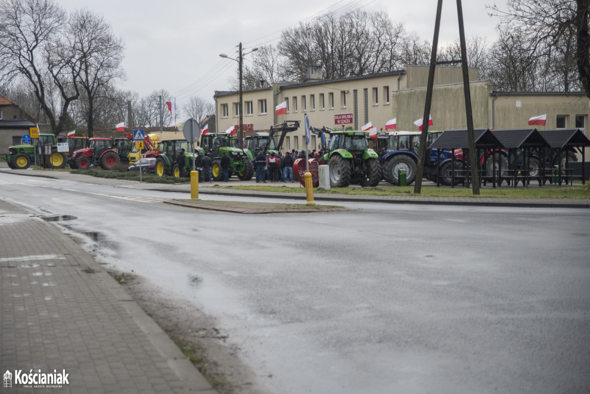 Rolnicy wyjechali traktorami na drogi [ZDJĘCIA]