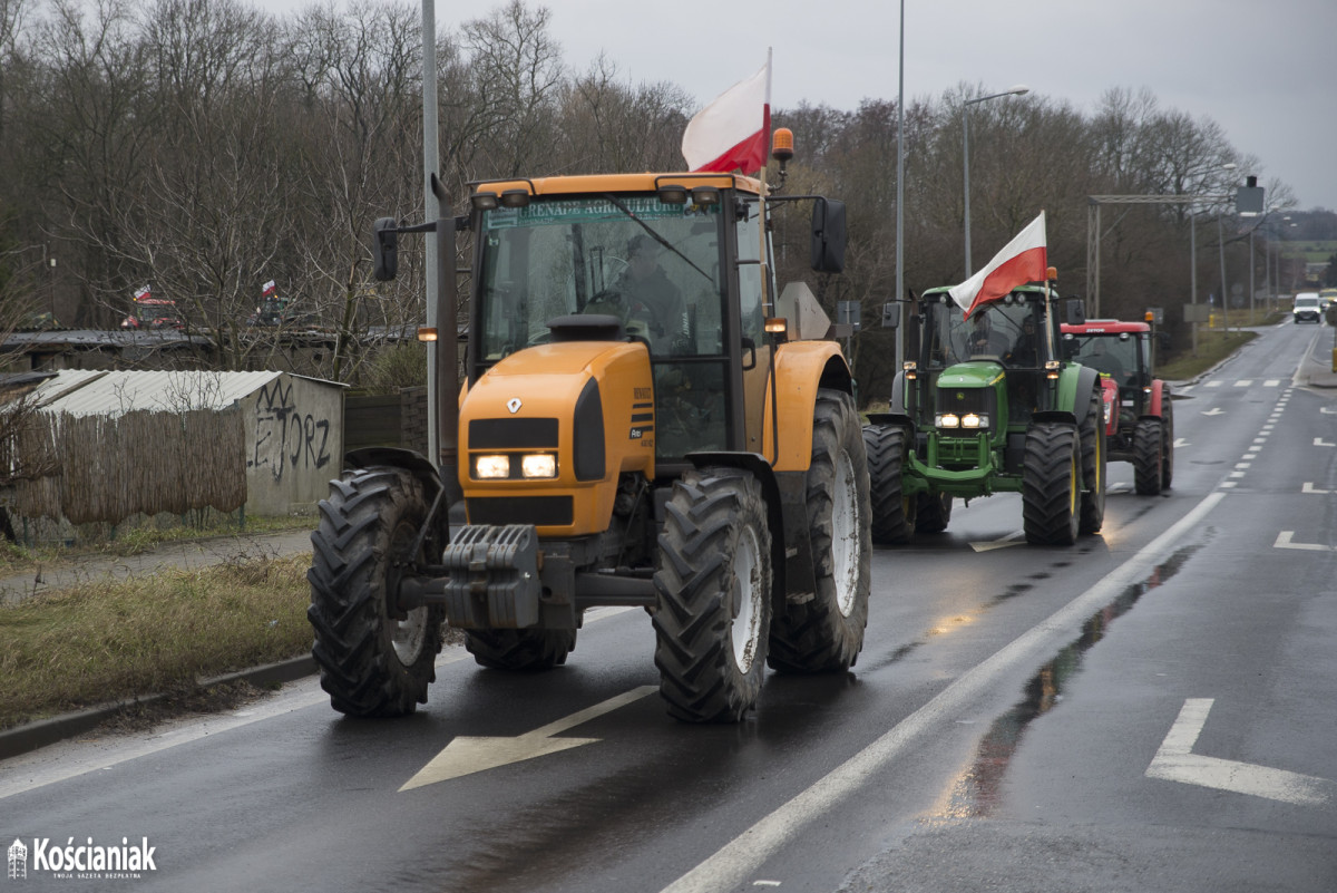 Rolnicy wyjechali traktorami na drogi [ZDJĘCIA]