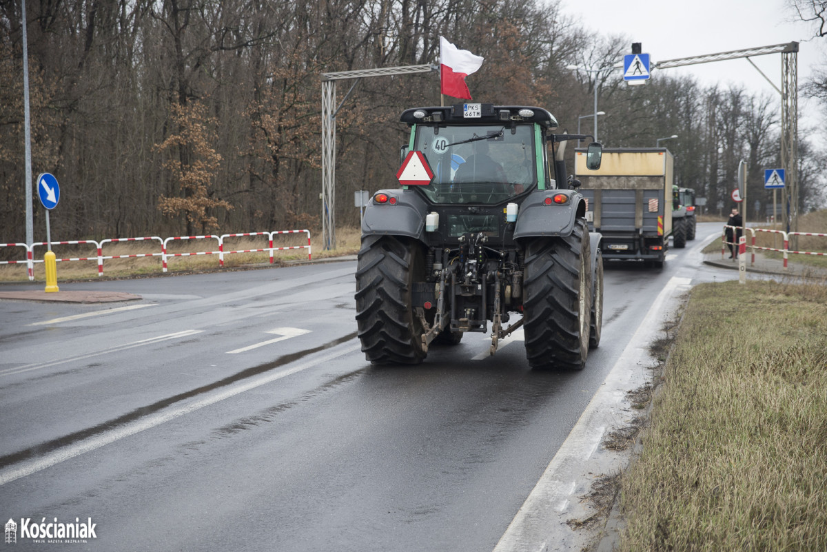 Rolnicy wyjechali traktorami na drogi [ZDJĘCIA]