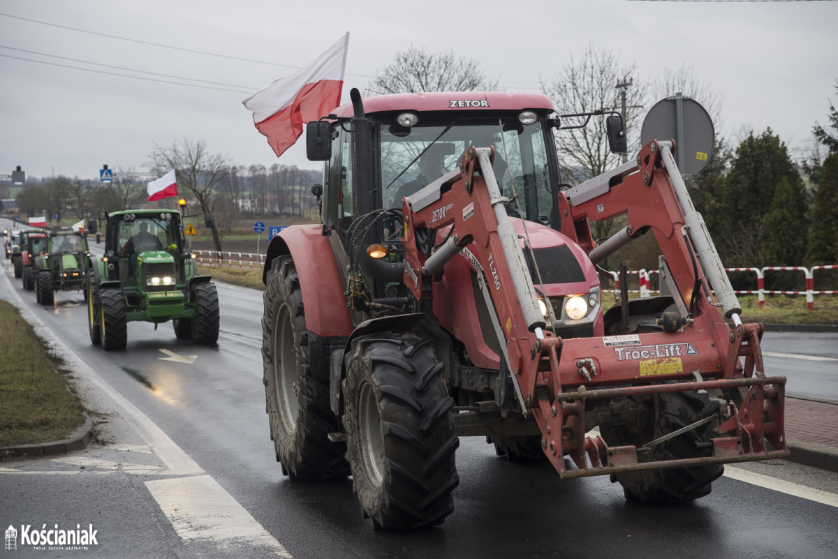 Rolnicy wyjechali traktorami na drogi [ZDJĘCIA]