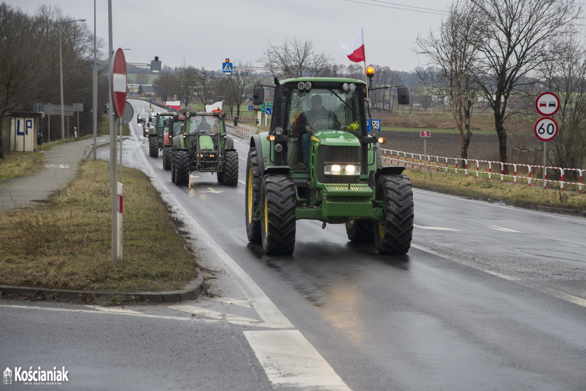 Rolnicy wyjechali traktorami na drogi [ZDJĘCIA]