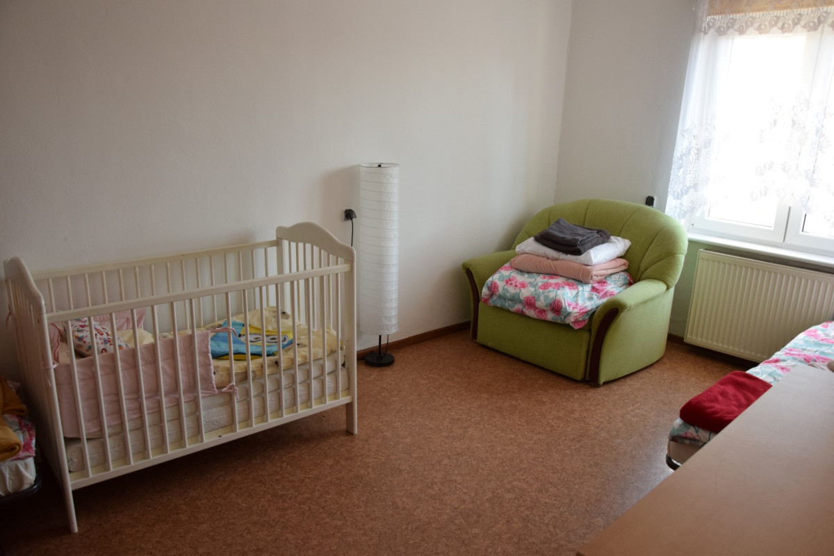 Starosta odwiedził uchodźców w domu po Szarytkach