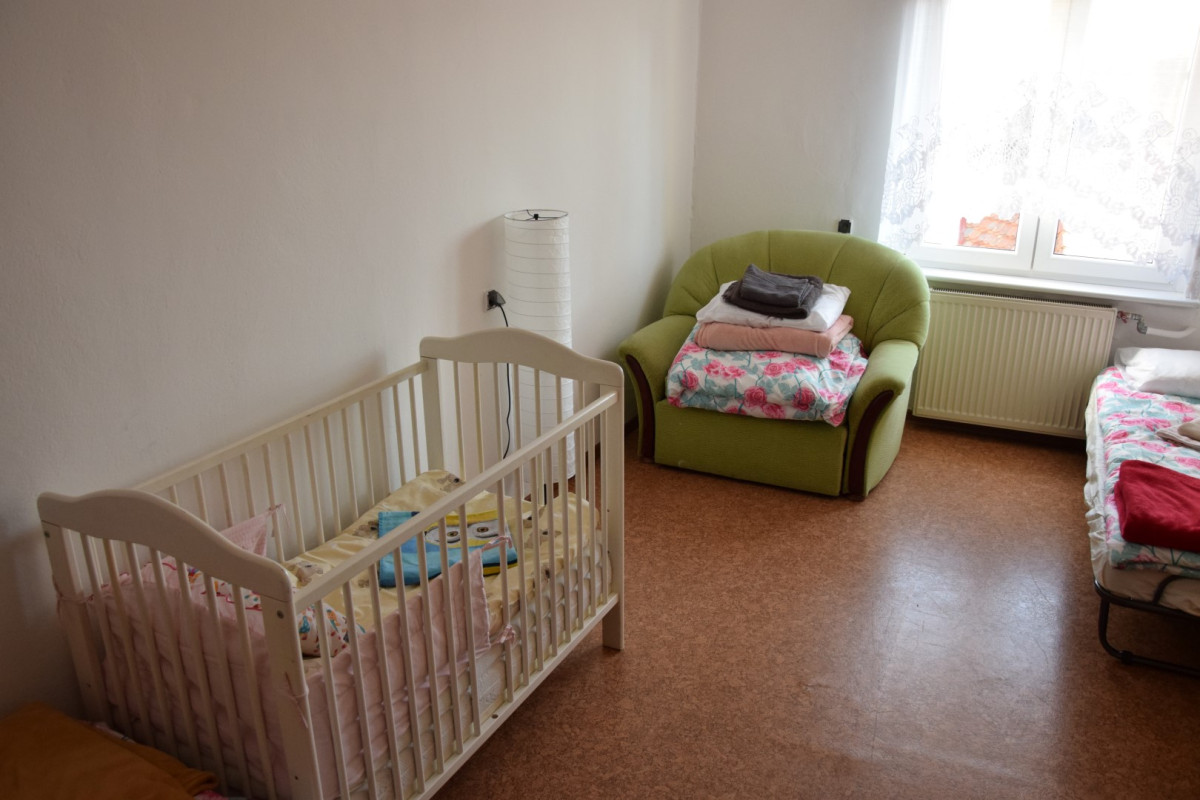 Starosta odwiedził uchodźców w domu po Szarytkach