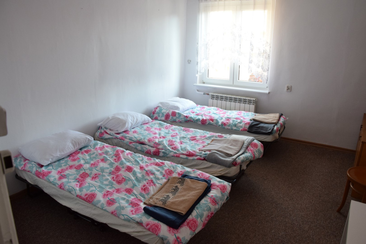 Starosta odwiedził uchodźców w domu po Szarytkach