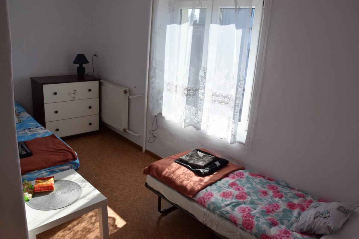 Starosta odwiedził uchodźców w domu po Szarytkach