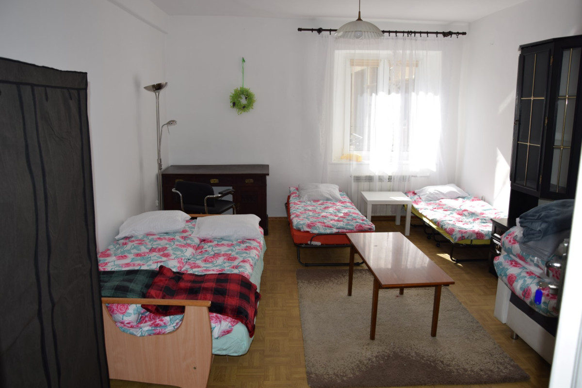 Starosta odwiedził uchodźców w domu po Szarytkach