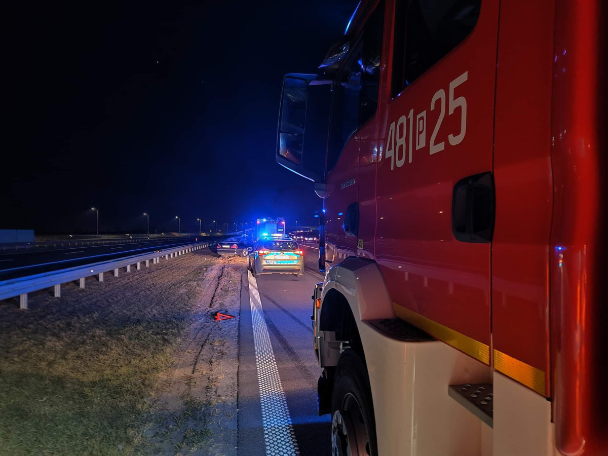 Na S5 kierująca BMW najechała na renault [ZDJĘCIA]