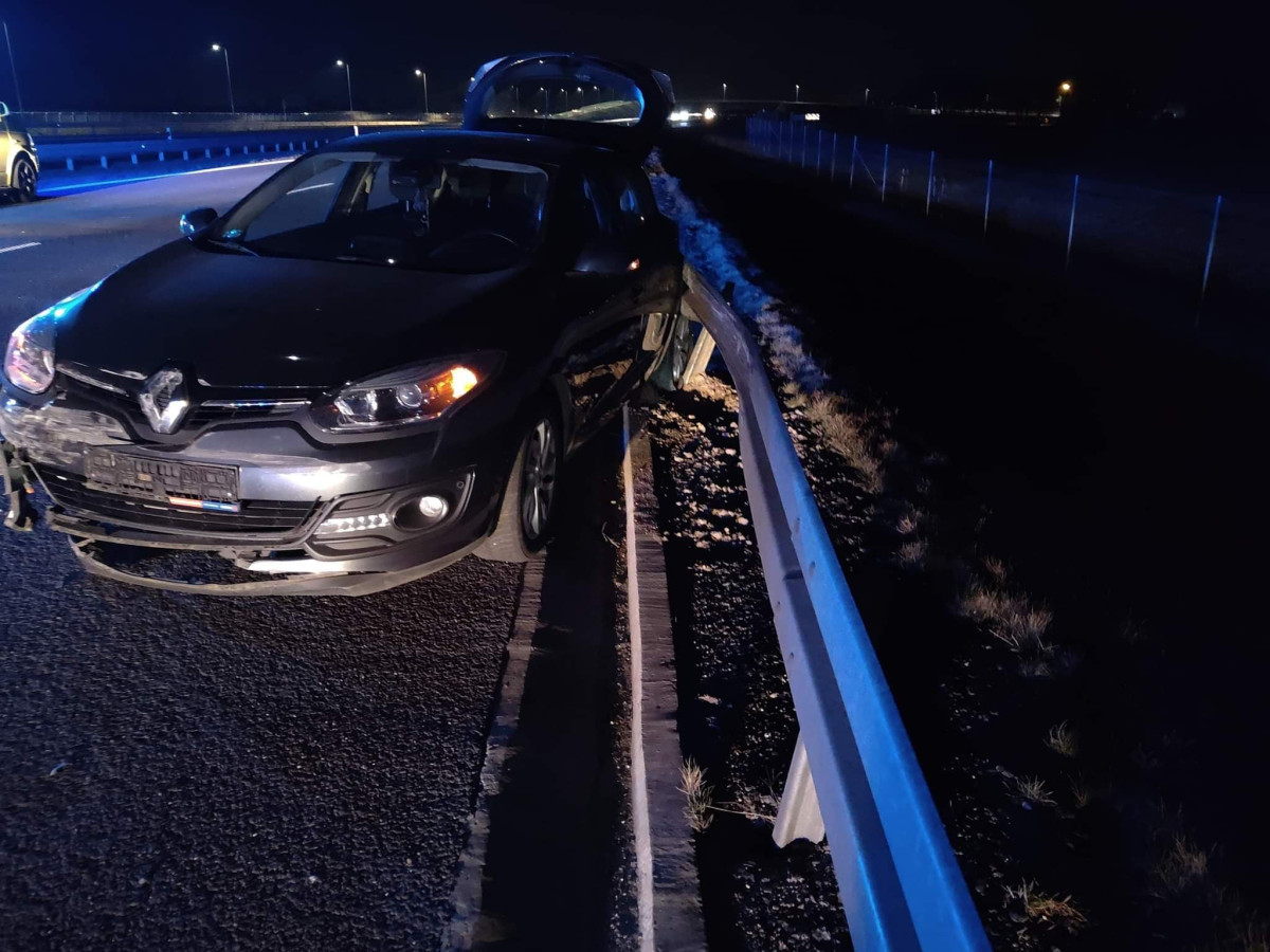 Na S5 kierująca BMW najechała na renault [ZDJĘCIA]