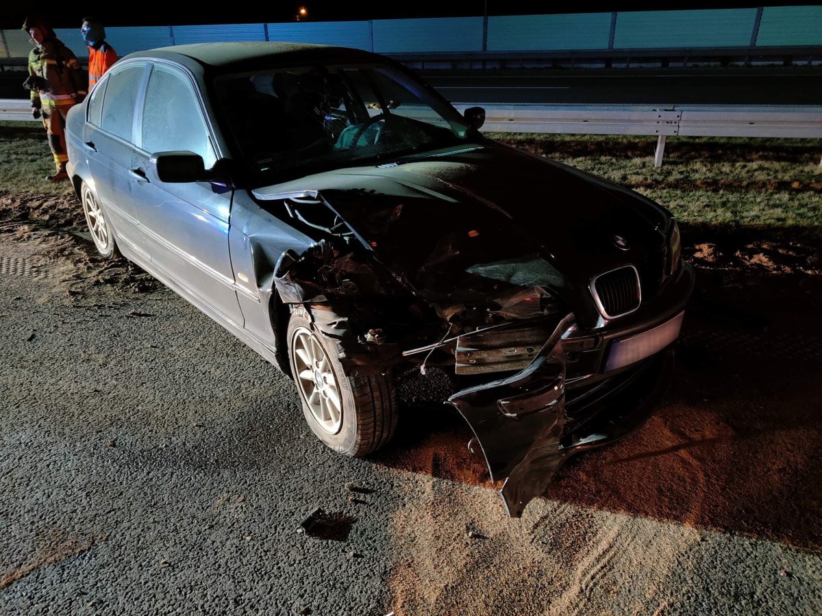 Na S5 kierująca BMW najechała na renault [ZDJĘCIA]