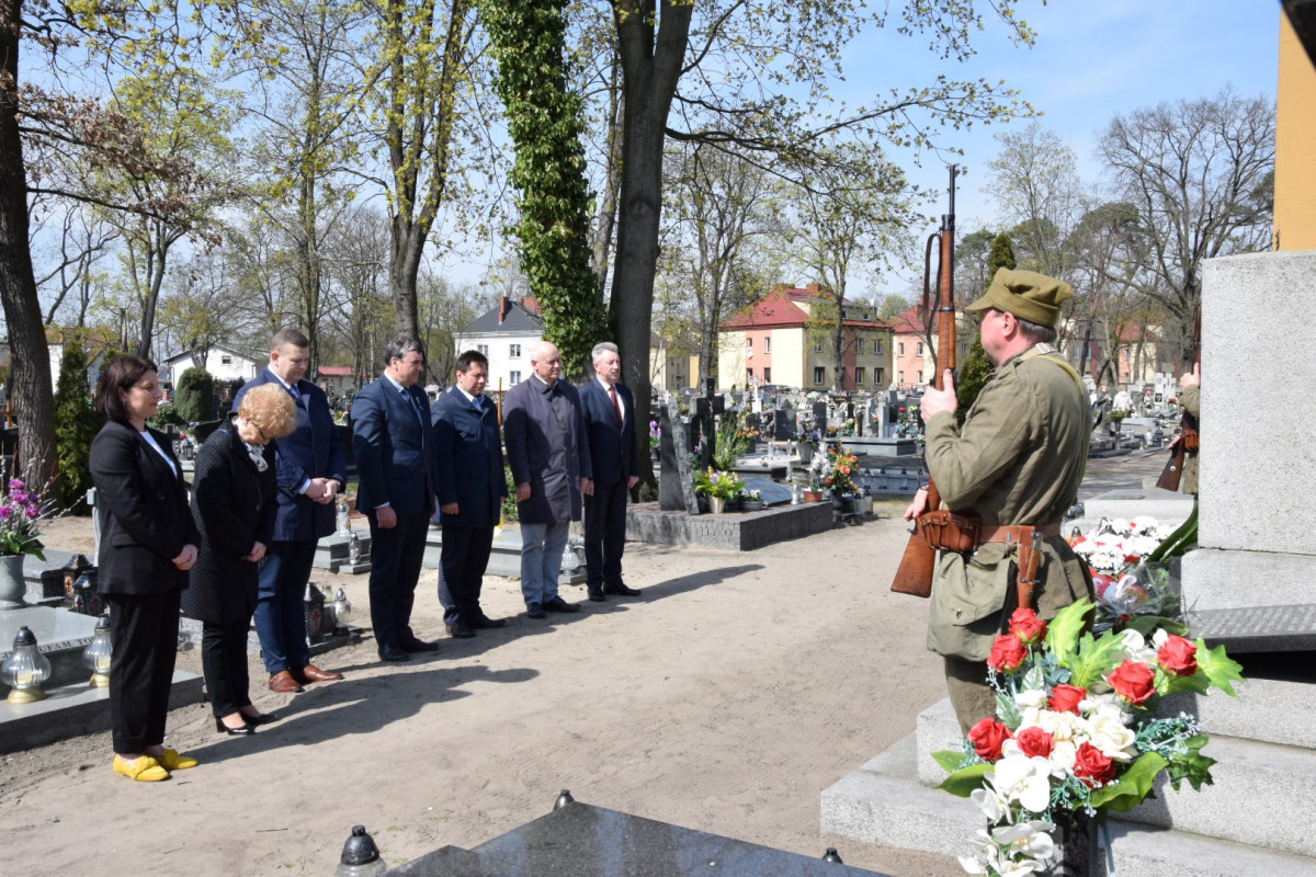 W hołdzie ofiarom Katynia [ZDJĘCIA]