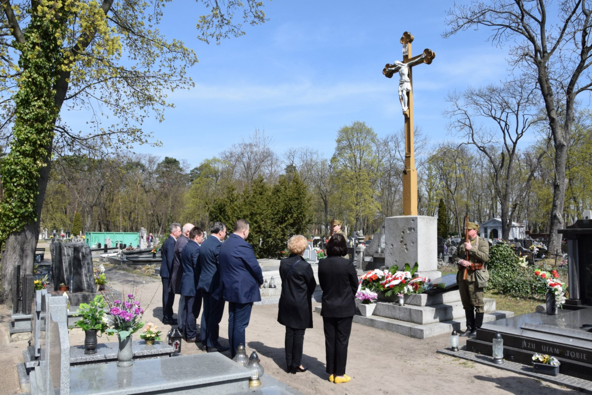 W hołdzie ofiarom Katynia [ZDJĘCIA]
