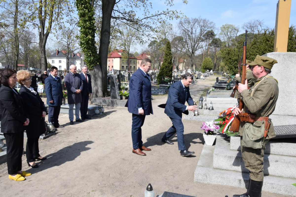 W hołdzie ofiarom Katynia [ZDJĘCIA]