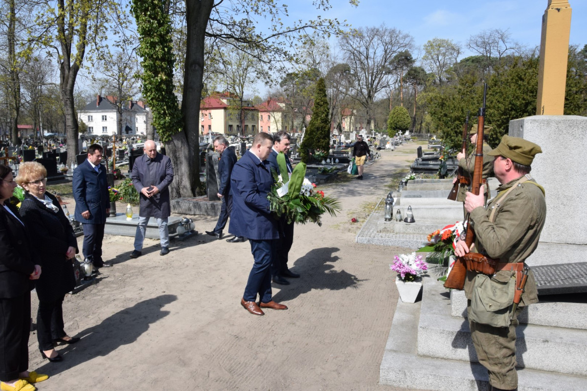 W hołdzie ofiarom Katynia [ZDJĘCIA]