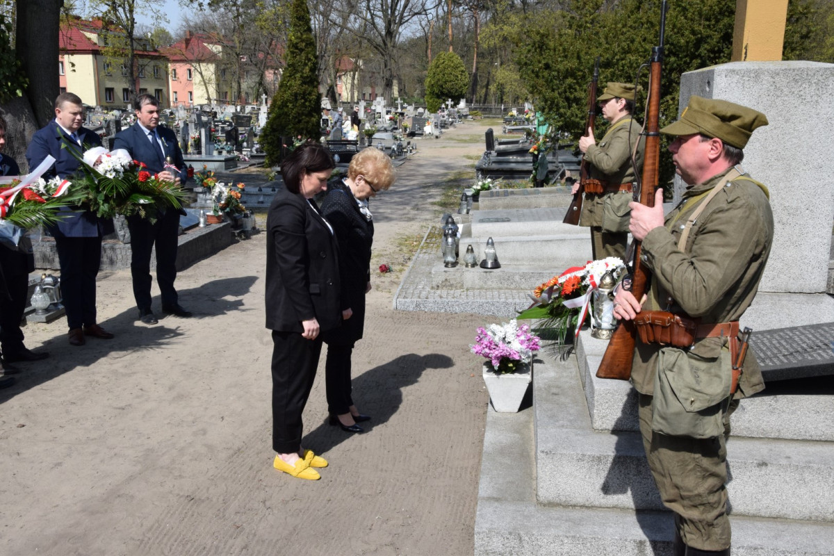 W hołdzie ofiarom Katynia [ZDJĘCIA]