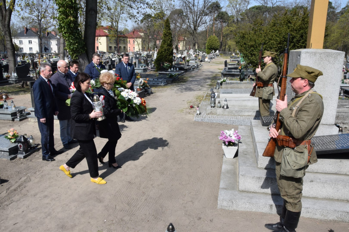 W hołdzie ofiarom Katynia [ZDJĘCIA]