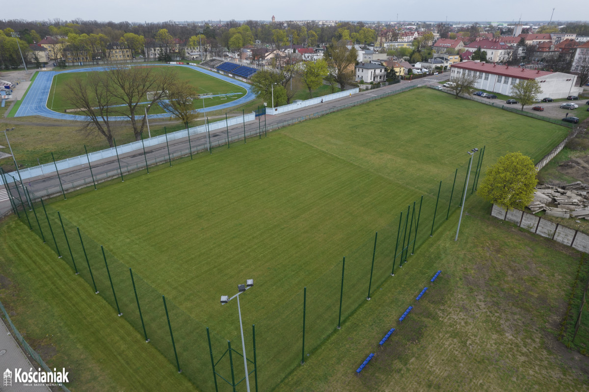 Otwarto boczne boisko przy stadionie miejskim [ZDJĘCIA]