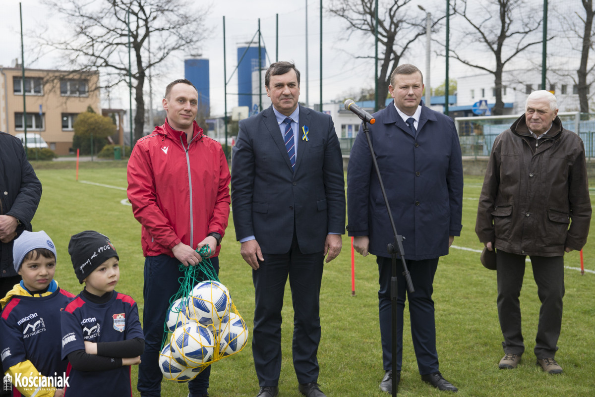 Otwarto boczne boisko przy stadionie miejskim [ZDJĘCIA]