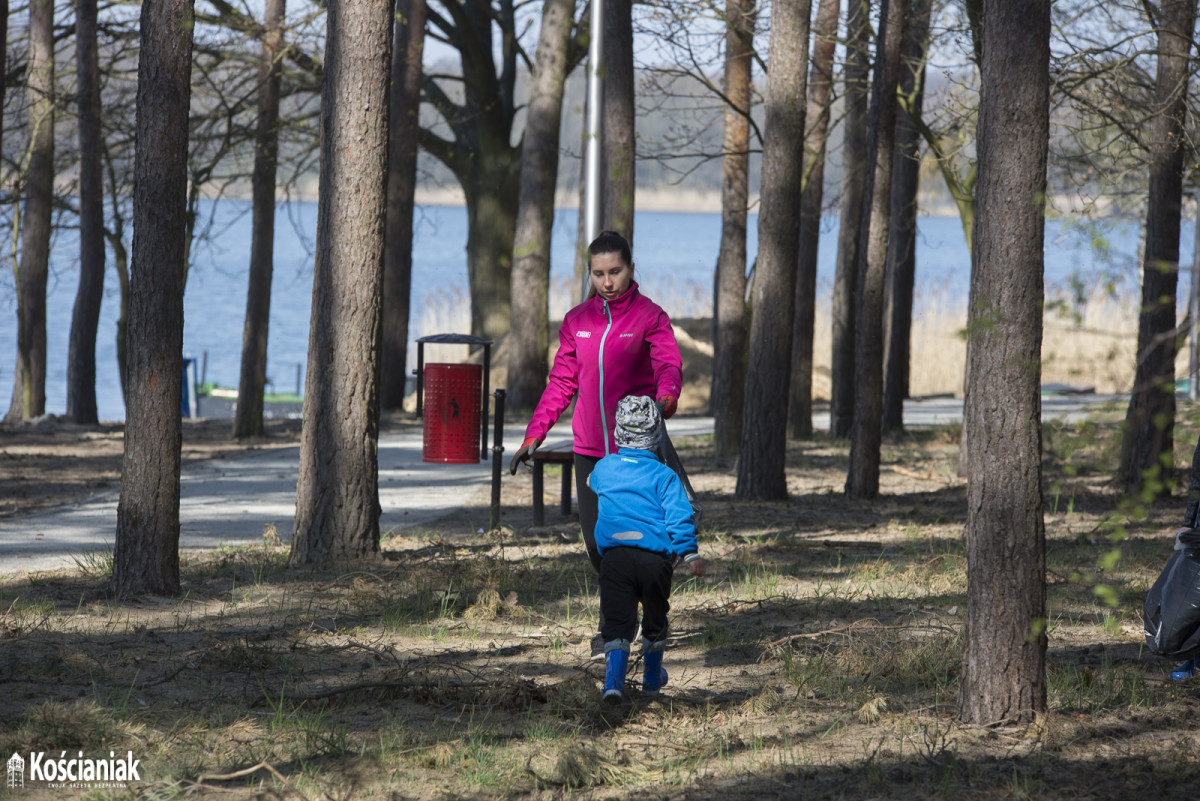 Akcja sprzątania letniska w Nowym Dębcu [ZDJĘCIA]