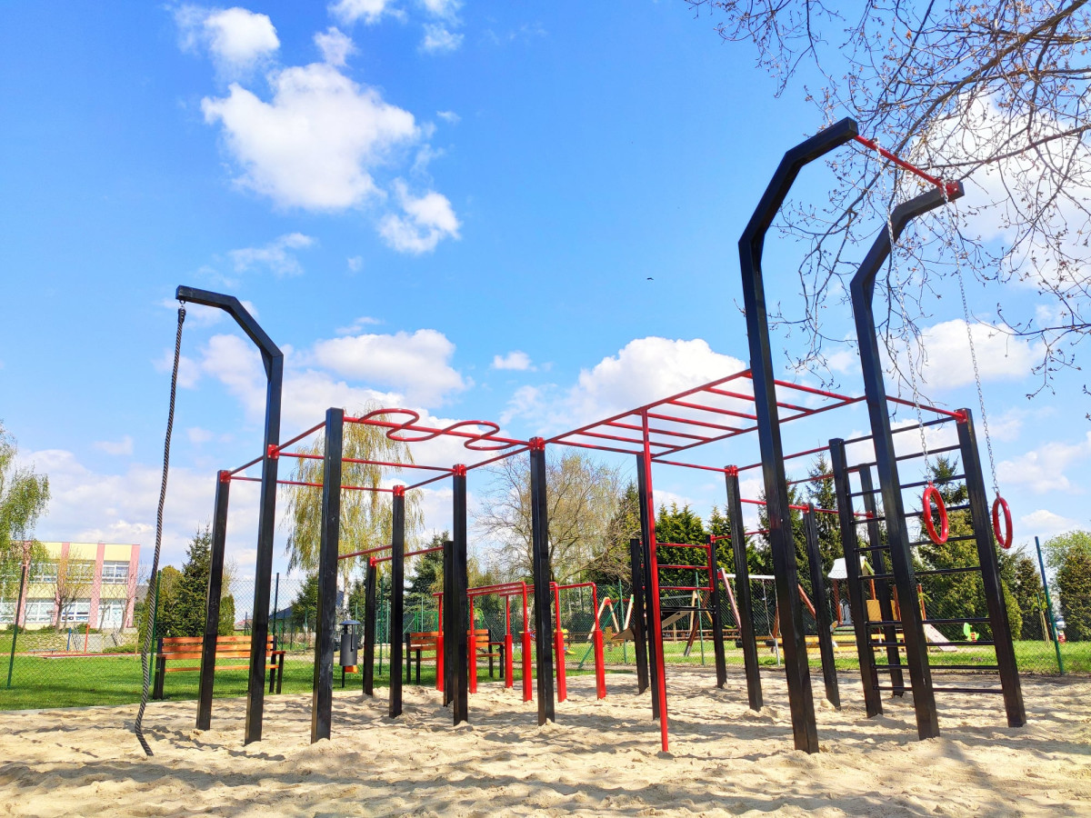 Nowa strefa do street workout przy basenie [ZDJĘCIA]