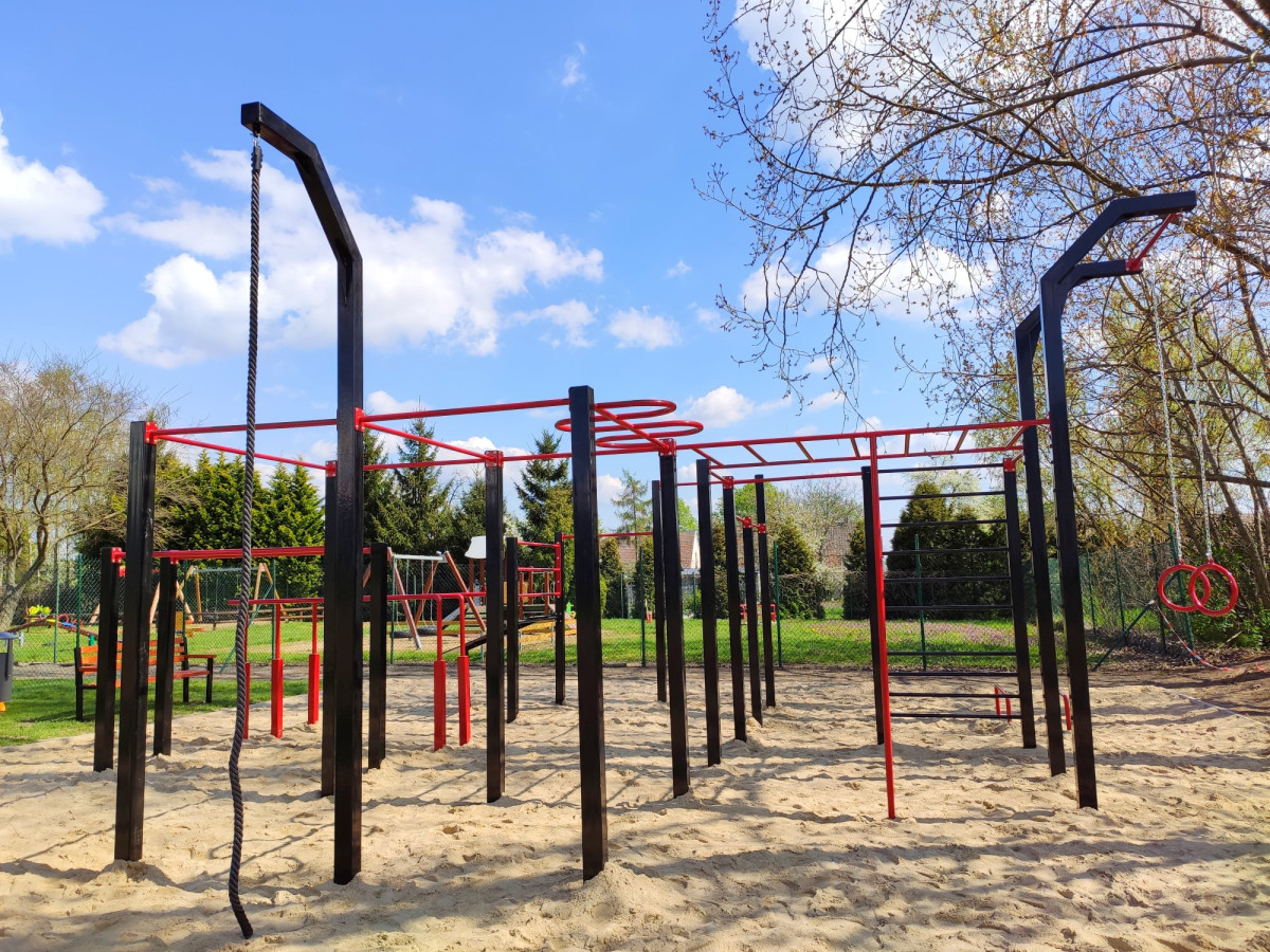 Nowa strefa do street workout przy basenie [ZDJĘCIA]