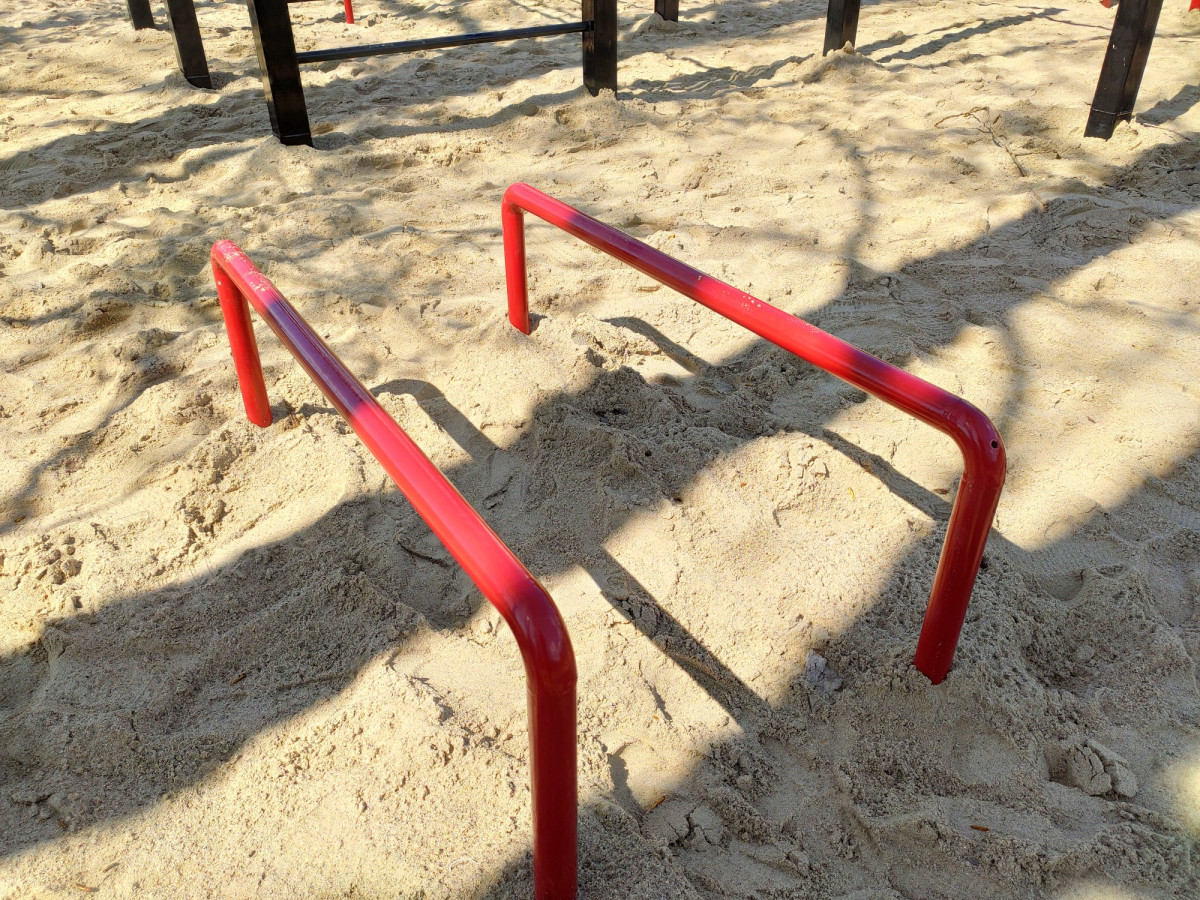 Nowa strefa do street workout przy basenie [ZDJĘCIA]