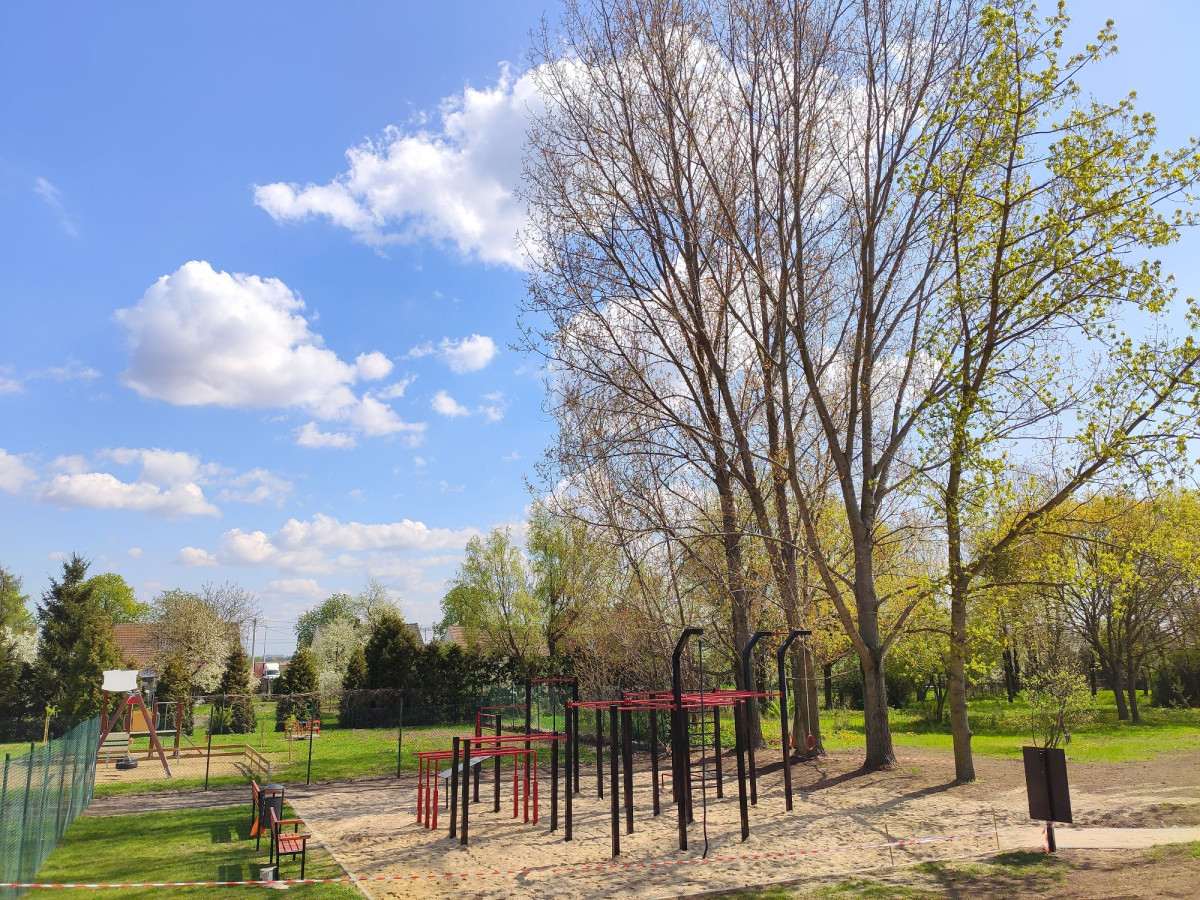 Nowa strefa do street workout przy basenie [ZDJĘCIA]
