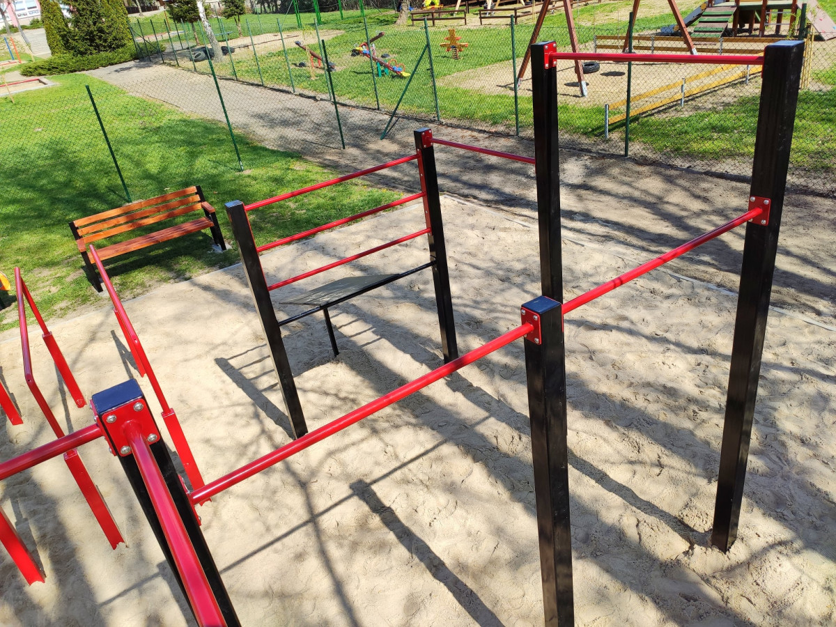 Nowa strefa do street workout przy basenie [ZDJĘCIA]