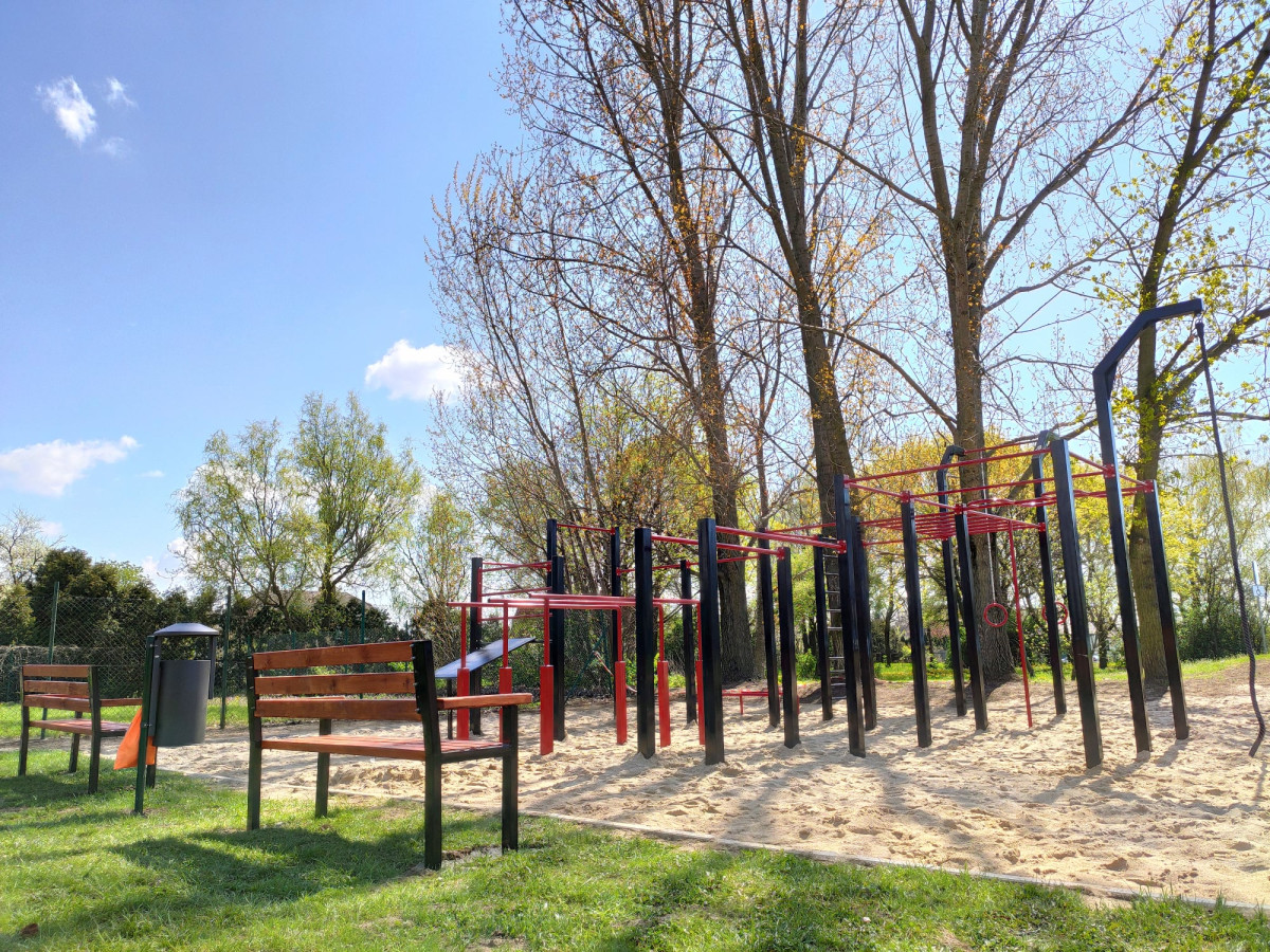 Nowa strefa do street workout przy basenie [ZDJĘCIA]