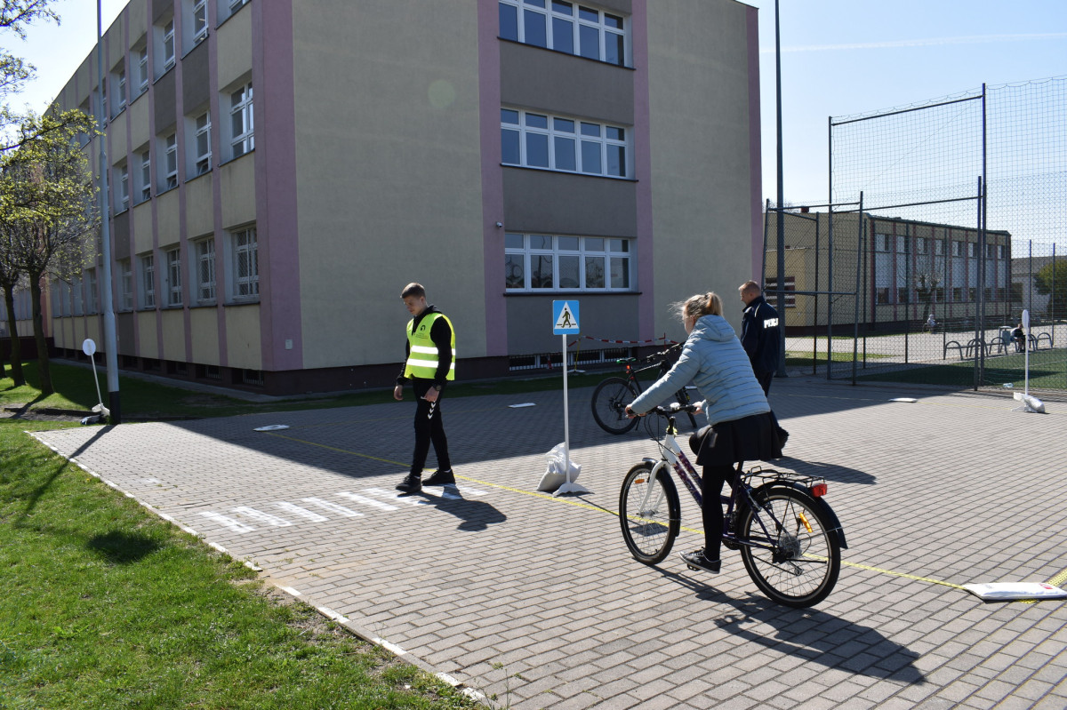 Policyjny konkurs o bezpieczeństwie w ruchu drogowym [ZDJĘCIA]