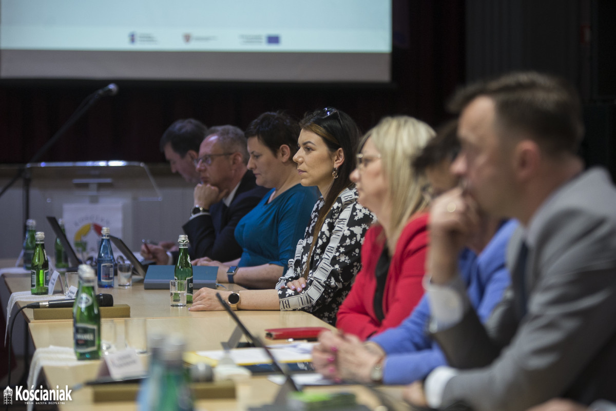 Za i przeciw budowie całorocznych kortów tenisowych w Kościanie