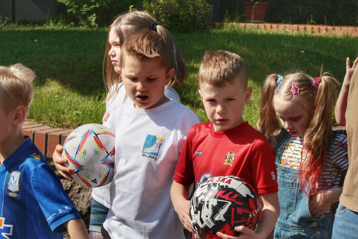 Bajkowy korowód przeszedł ulicami Śmigla [ZDJĘCIA]