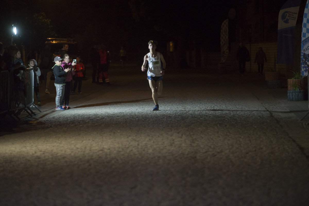 Nocny Bieg o Podkowę Racotu [ZDJĘCIA]