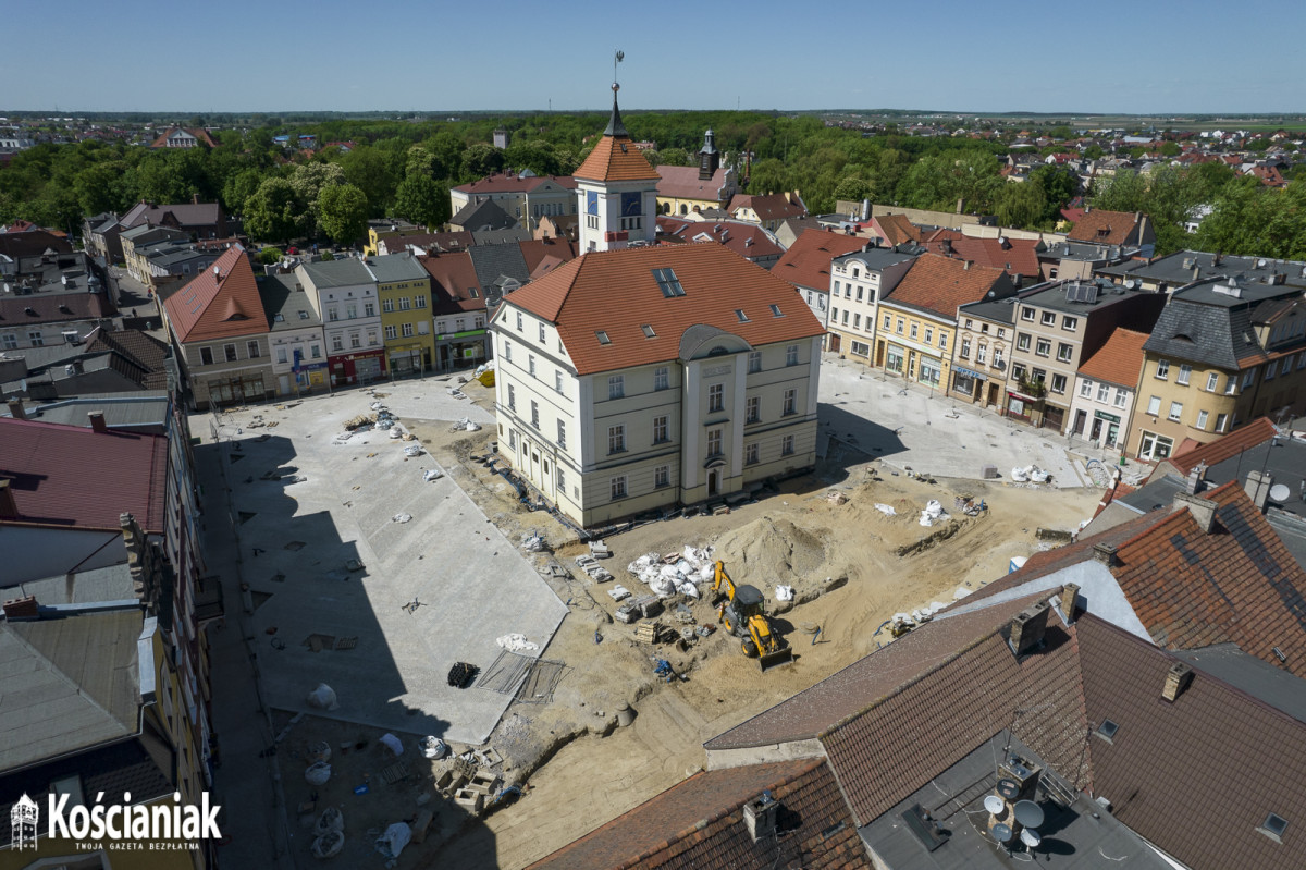 Postępy prac na Rynku i Wrocławskiej. Pojawiły się drzewa [ZDJĘCIA]