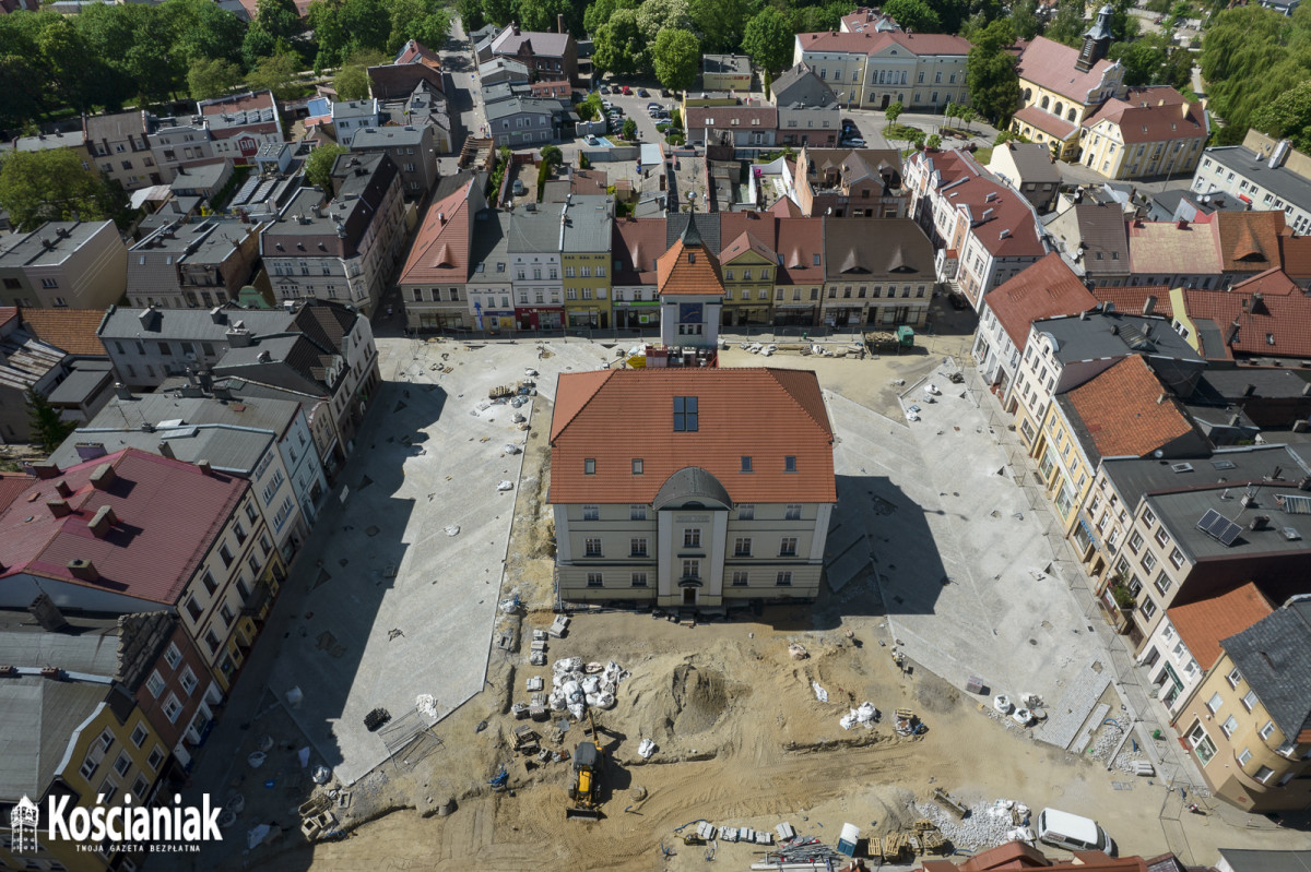 Postępy prac na Rynku i Wrocławskiej. Pojawiły się drzewa [ZDJĘCIA]