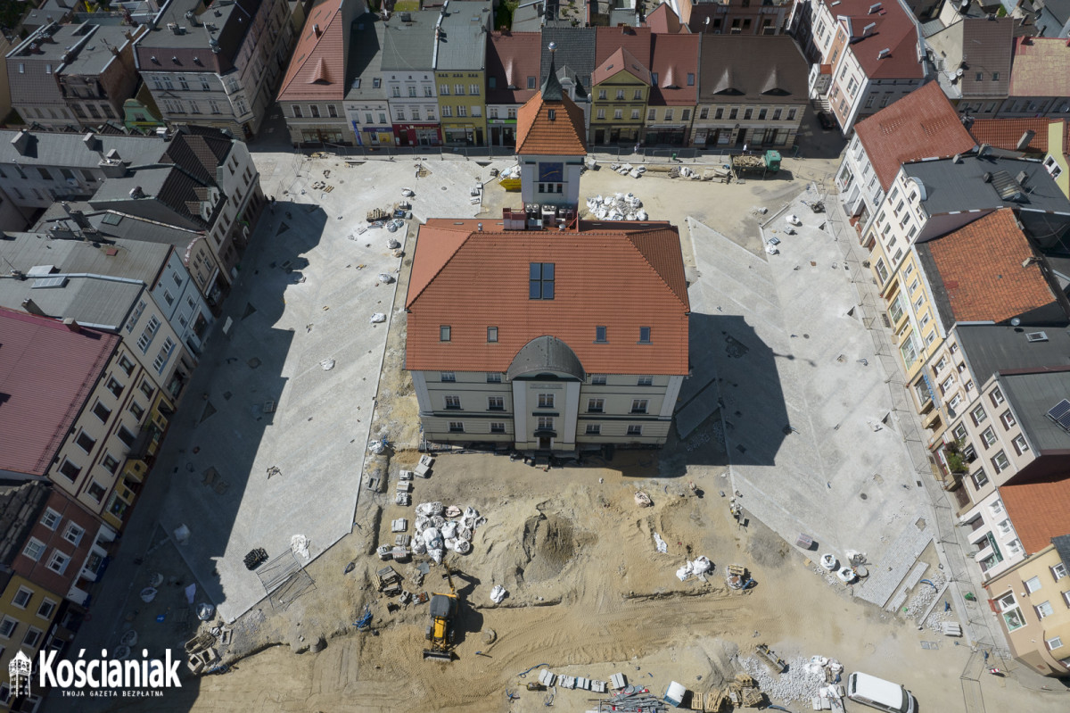 Postępy prac na Rynku i Wrocławskiej. Pojawiły się drzewa [ZDJĘCIA]