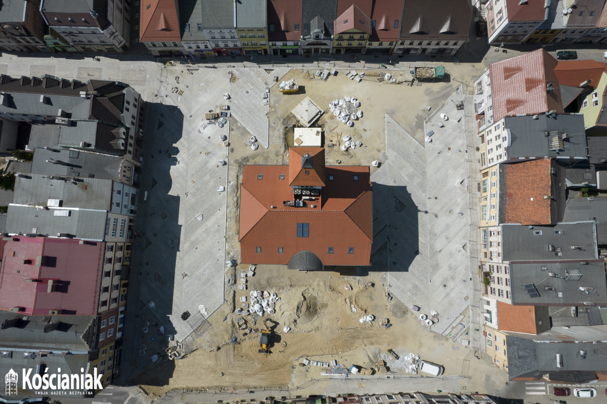 Postępy prac na Rynku i Wrocławskiej. Pojawiły się drzewa [ZDJĘCIA]