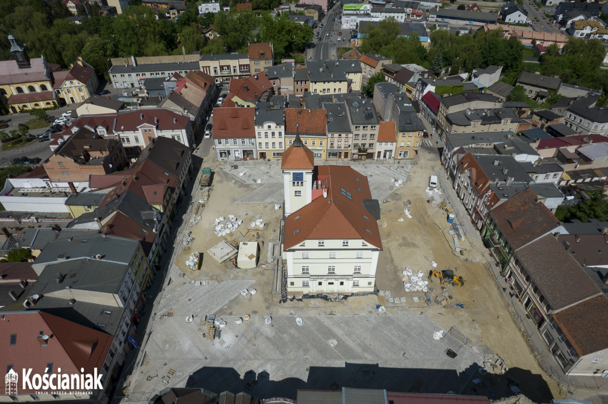 Postępy prac na Rynku i Wrocławskiej. Pojawiły się drzewa [ZDJĘCIA]