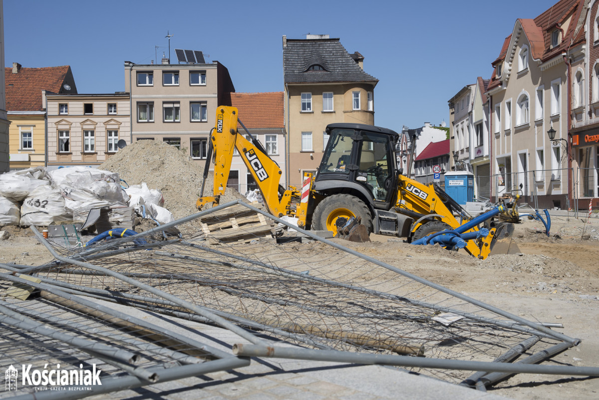 Postępy prac na Rynku i Wrocławskiej. Pojawiły się drzewa [ZDJĘCIA]