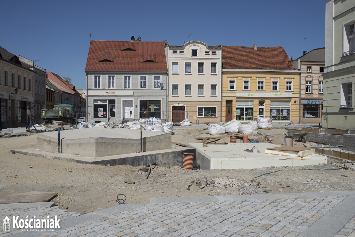 Postępy prac na Rynku i Wrocławskiej. Pojawiły się drzewa [ZDJĘCIA]