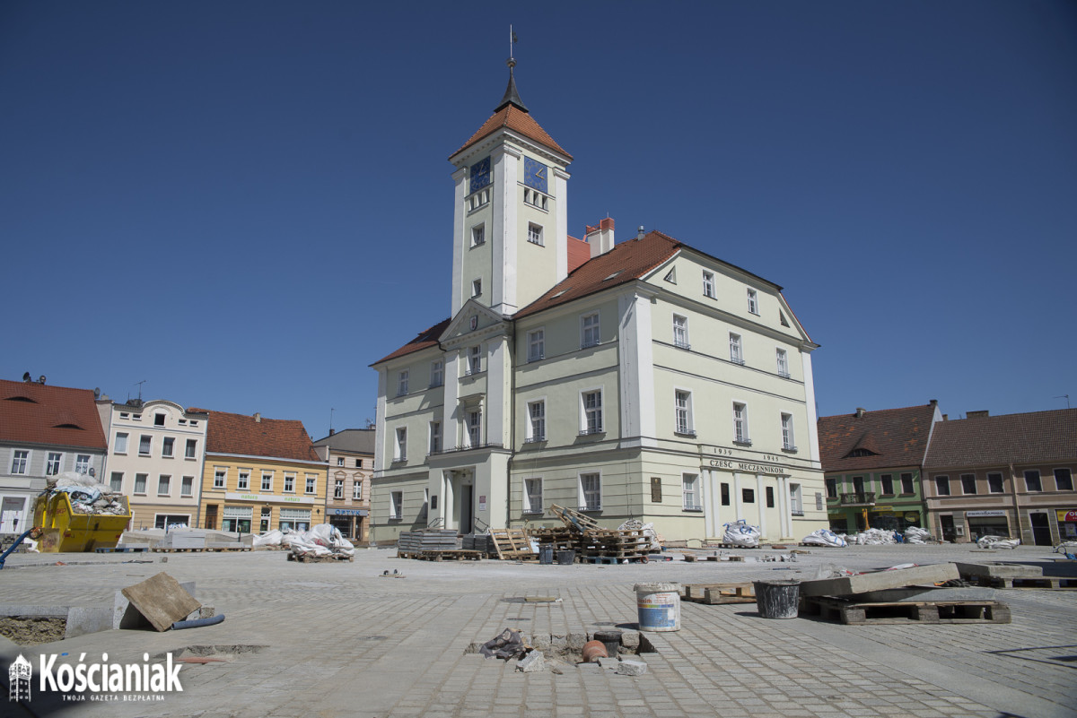 Postępy prac na Rynku i Wrocławskiej. Pojawiły się drzewa [ZDJĘCIA]
