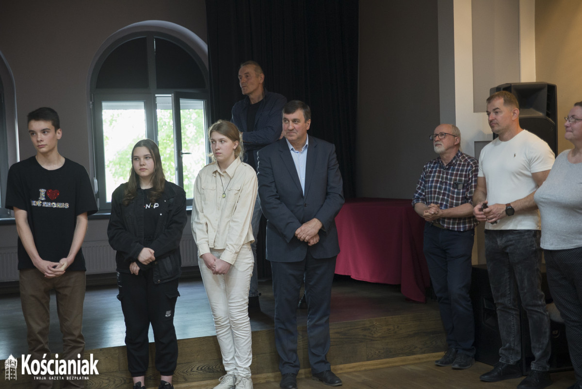 Wernisaż wystawy prac malarskich uczestników zajęć KOK [ZDJĘCIA]