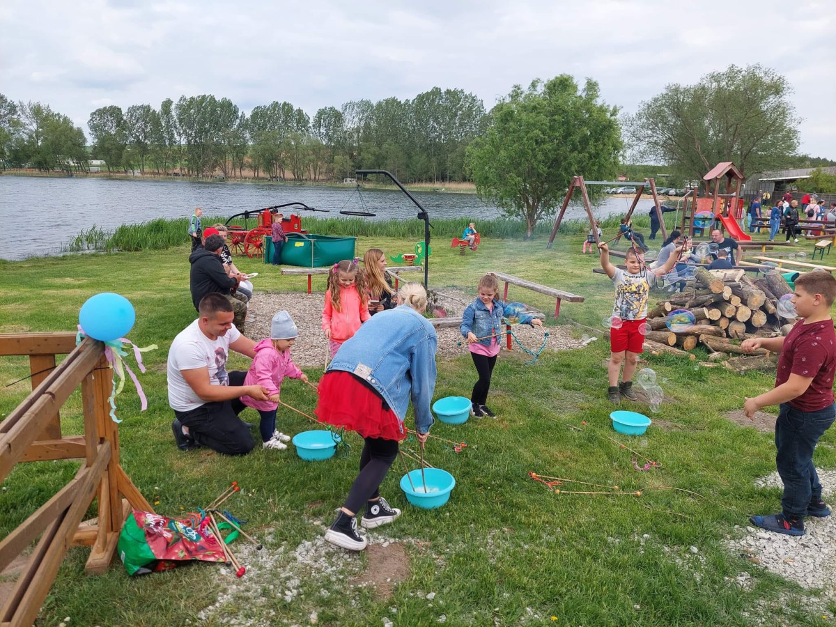 Festyn charytatywny dla Zuzi nad jeziorem w Żelaźnie [ZDJĘCIA]
