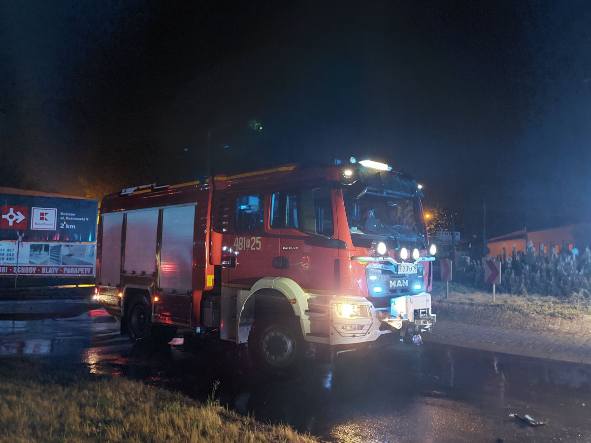 Kierowca przejechał przez rondo na Gostyńskiej [ZDJĘCIA]