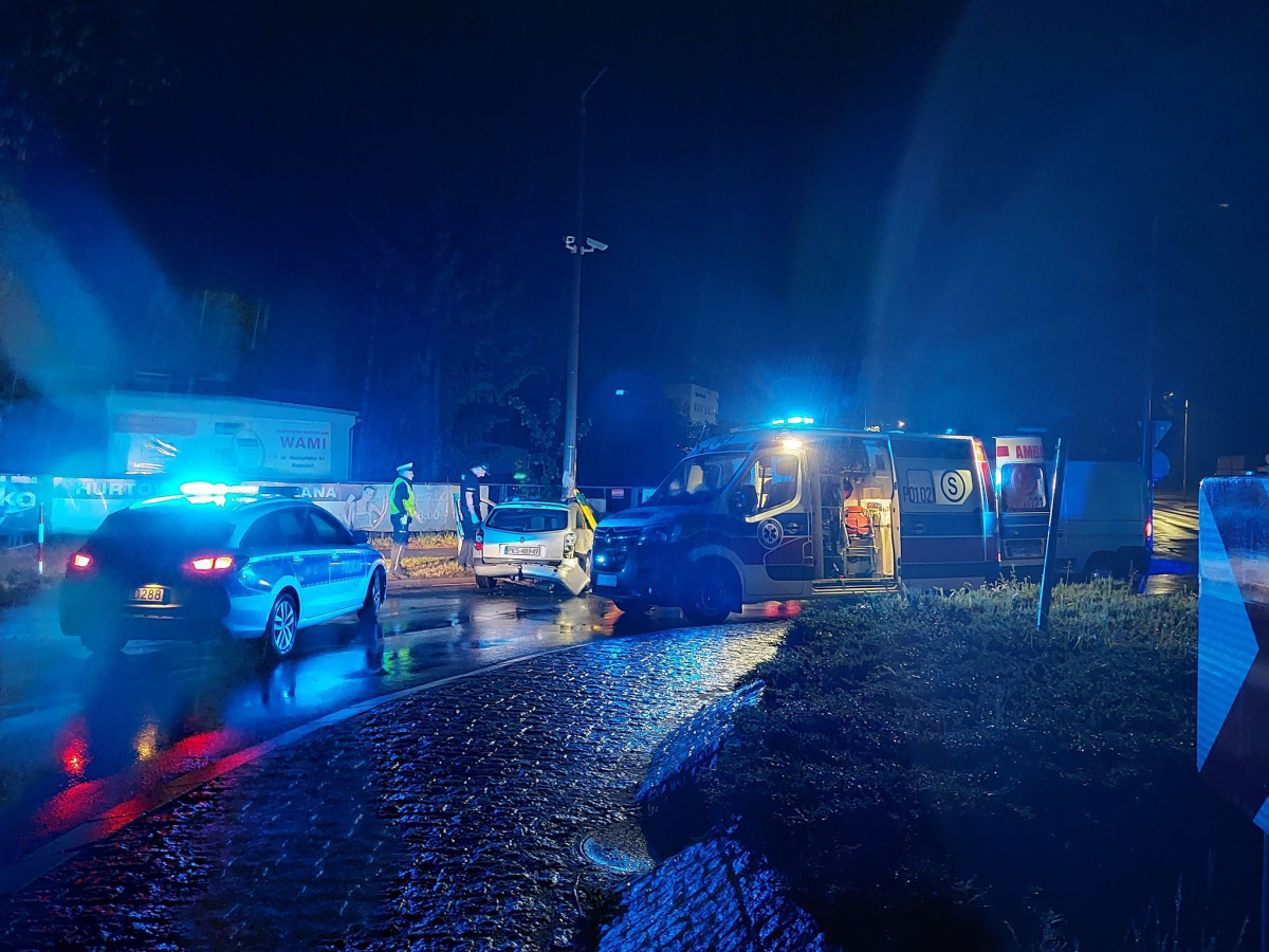Kierowca przejechał przez rondo na Gostyńskiej [ZDJĘCIA]