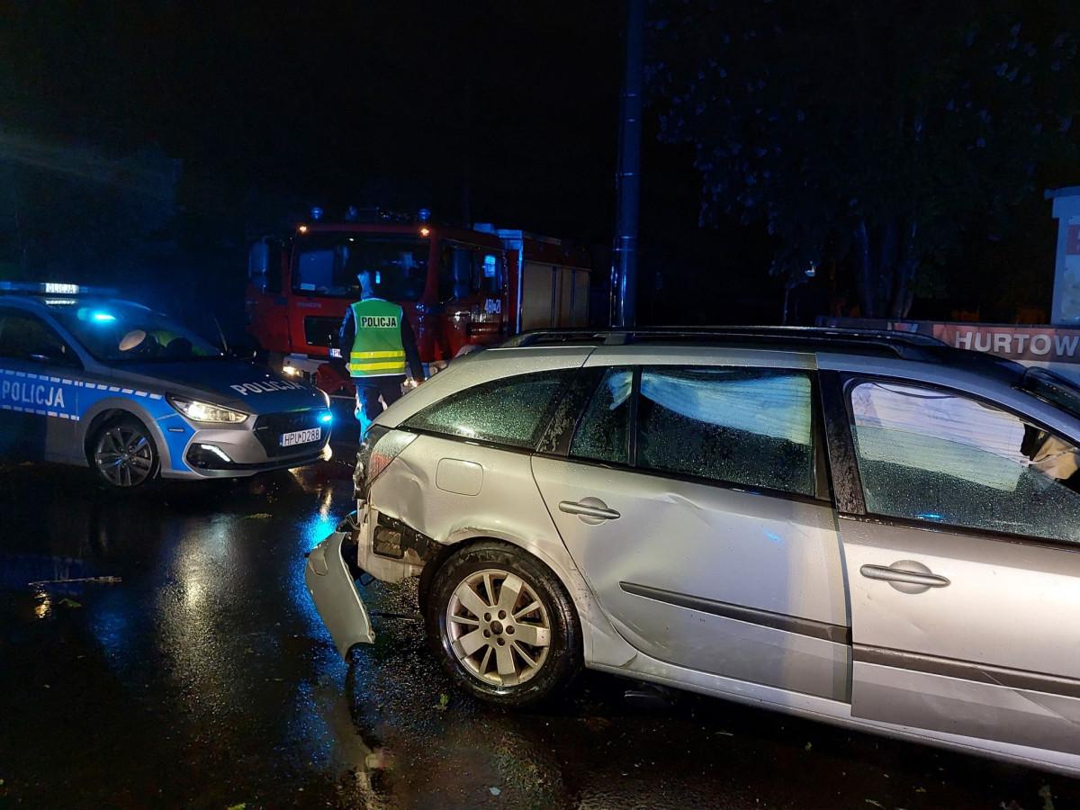 Kierowca przejechał przez rondo na Gostyńskiej [ZDJĘCIA]