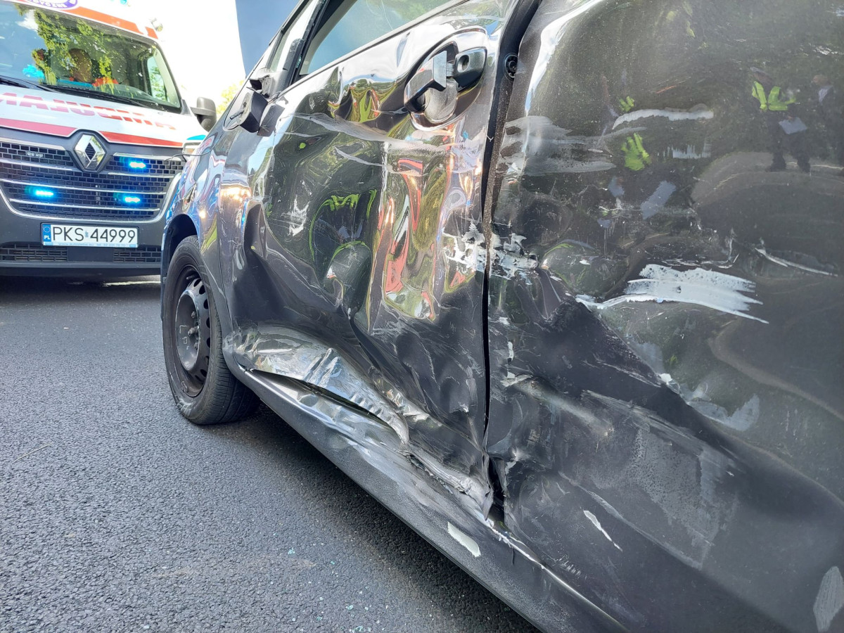 Ciężarówka zderzyła się z toyotą [ZDJĘCIA]