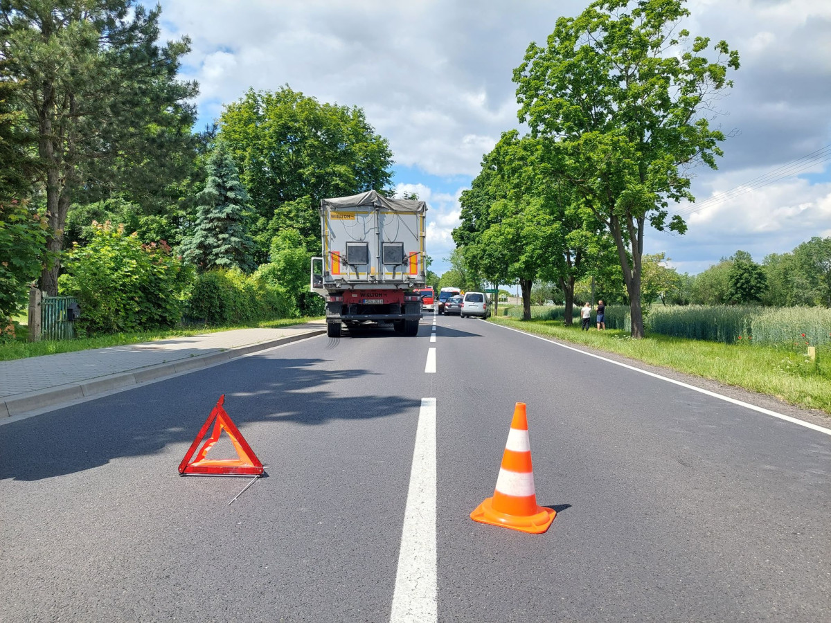 Ciężarówka zderzyła się z toyotą [ZDJĘCIA]